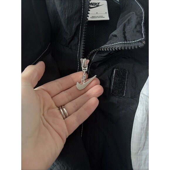 Nike Women’s Swoosh Repel Woven Oversized Jacket Size Medium New With Tags - Picture 3 of 7